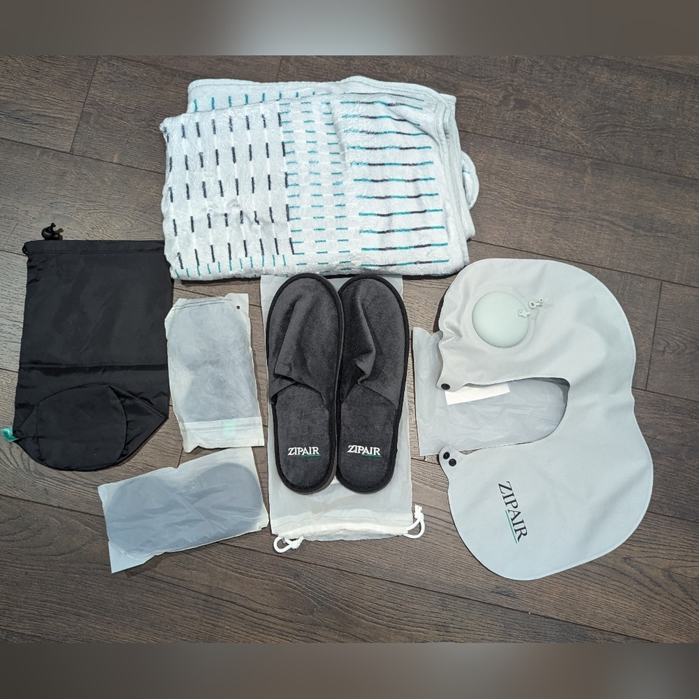 Zipair travel kit